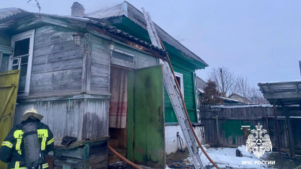 В Торопце пожарные спасли двухквартирный жилой дом В Торопце пожарные спасли двухквартирный жилой дом