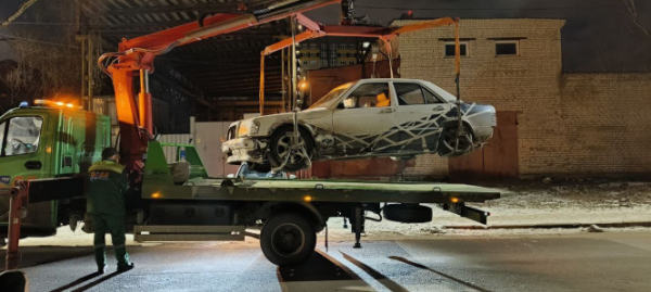 В Твери 17-летнему водителю автомобиля Mercedes выписали пять штрафов В Твери 17-летнему водителю автомобиля Mercedes выписали пять штрафов