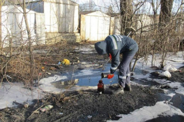 В Твери на Бульваре Профсоюзов разлилась канализация В Твери на Бульваре Профсоюзов разлилась канализация