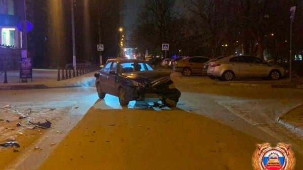 В Твери в столкновении двух автомобилей пострадал подросток В Твери в столкновении двух автомобилей пострадал подросток
