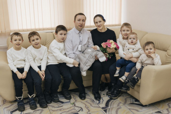 Шесть сыночков и лапочка-дочка: в тверской семье Веселовых родился седьмой ребенок Шесть сыночков и лапочка-дочка: в тверской семье Веселовых родился седьмой ребенок