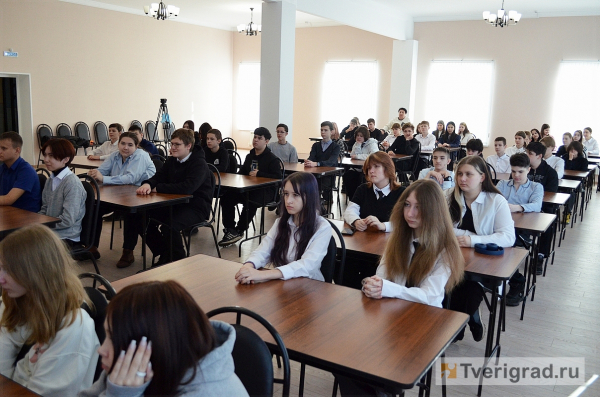 Для школьников Твери провели урок труда на молочной ферме Для школьников Твери провели урок труда на молочной ферме