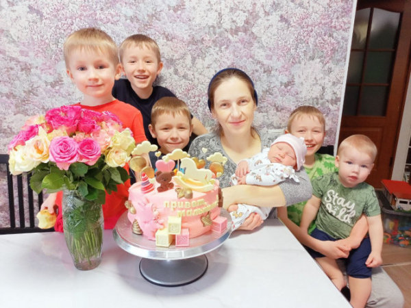 Шесть сыночков и лапочка-дочка: в тверской семье Веселовых родился седьмой ребенок Шесть сыночков и лапочка-дочка: в тверской семье Веселовых родился седьмой ребенок