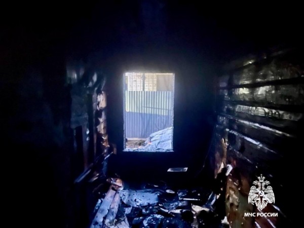 Пожарные эвакуировали 15 жильцов из горящего дома в Вышнем Волочке Пожарные эвакуировали 15 жильцов из горящего дома в Вышнем Волочке