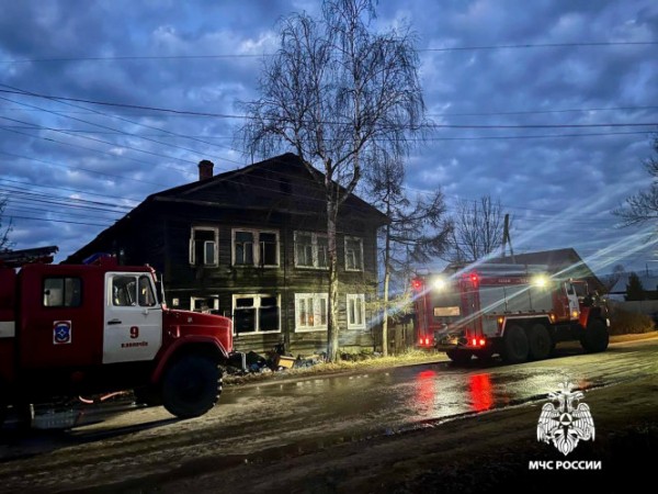 Пожарные эвакуировали 15 жильцов из горящего дома в Вышнем Волочке Пожарные эвакуировали 15 жильцов из горящего дома в Вышнем Волочке