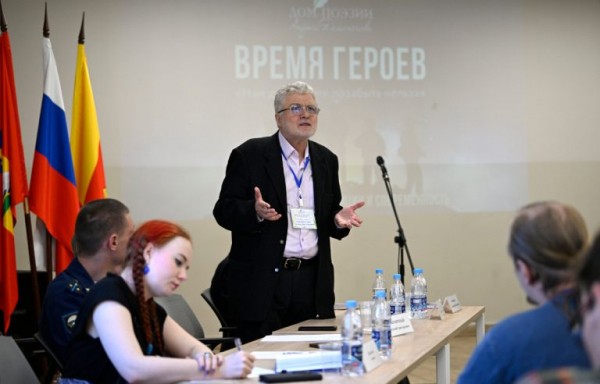 В Твери на вечере фронтовой поэзии читал свои стихи участник СВО