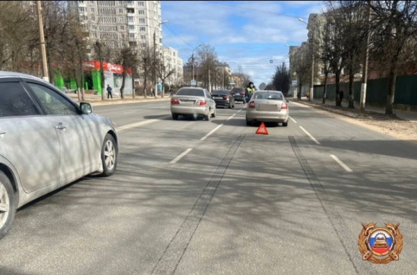 В Твери водитель отвлёкся и спровоцировал ДТП: пострадал ребёнок В Твери водитель отвлёкся и спровоцировал ДТП: пострадал ребёнок