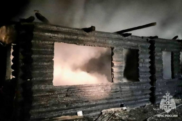 В Тверской области на пожаре в нежилом доме погиб человек В Тверской области на пожаре в нежилом доме погиб человек