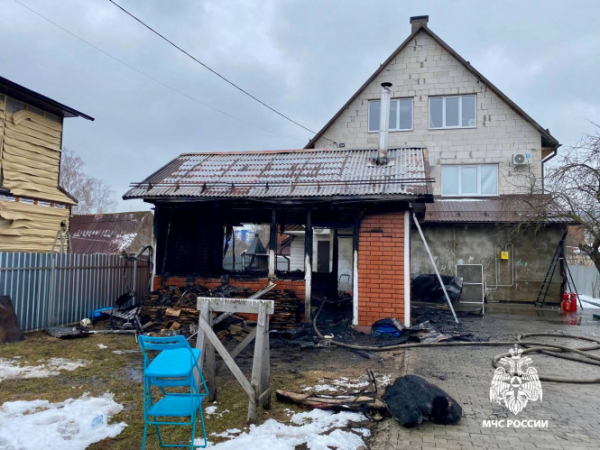 В Твери из-за перекала печи в беседке чуть не сгорел дом