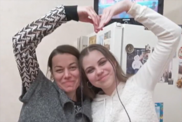Девушка из Конаково набрала высший балл на вокальном конкурсе и расплакалась от счастья Девушка из Конаково набрала высший балл на вокальном конкурсе и расплакалась от счастья