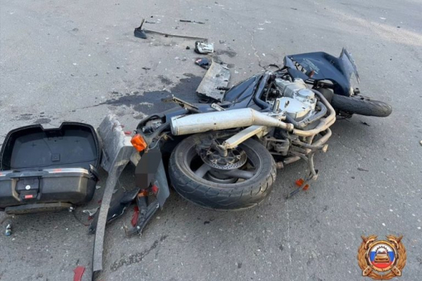 Опубликованы фото с места ДТП с мотоциклом в Заволжском районе Твери Опубликованы фото с места ДТП с мотоциклом в Заволжском районе Твери