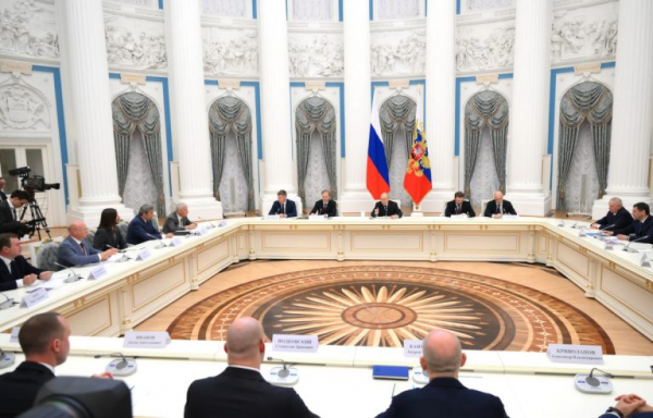 Президент России Владимир Путин пригласил на встречу предпринимателей тверских бизнесменов Президент России Владимир Путин пригласил на встречу предпринимателей тверских бизнесменов