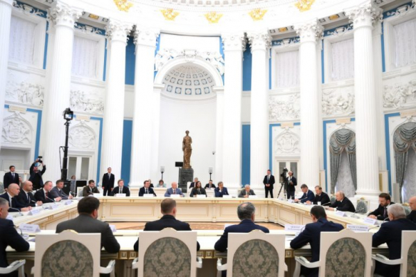 Президент России Владимир Путин пригласил на встречу предпринимателей тверских бизнесменов Президент России Владимир Путин пригласил на встречу предпринимателей тверских бизнесменов