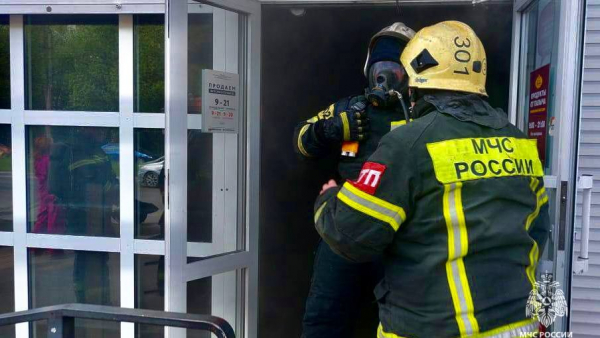 В Твери горел магазин на улице Паши Савельевой В Твери горел магазин на улице Паши Савельевой