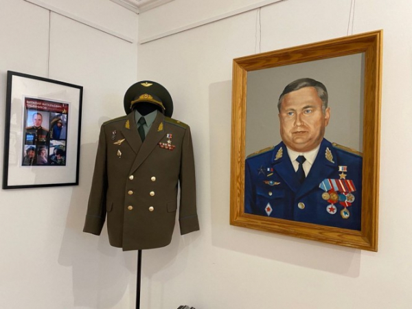 В Торжке почтили память Героя России Бориса Воробьёва - создателя легендарной пилотажной группы "Беркуты" В Торжке почтили память Героя России Бориса Воробьёва - создателя легендарной пилотажной группы "Беркуты"