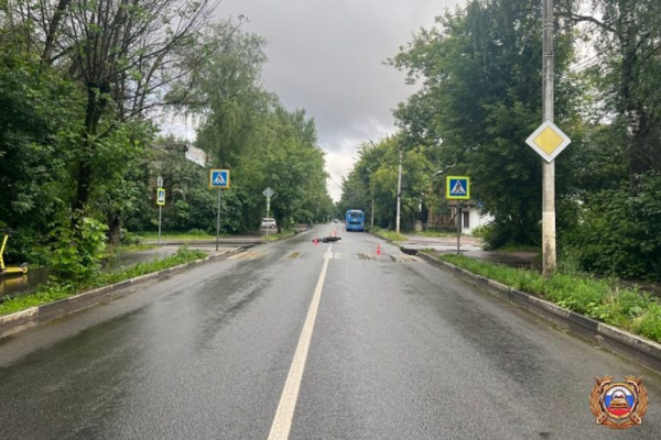 Два подростка пострадали при столкновении мотоцикла с автобусом в Твери