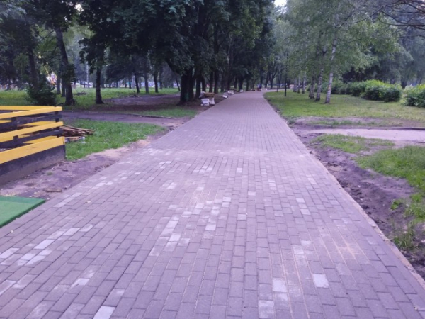 В Парке Победы в Твери продолжают обустраивать пешеходные зоны