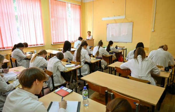 Игорь Руденя посетил медицинский колледж и ЦРБ в городе Кимры