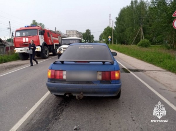 Огнеборцы помогли устранить последствия ДТП в Красном Холме Огнеборцы помогли устранить последствия ДТП в Красном Холме