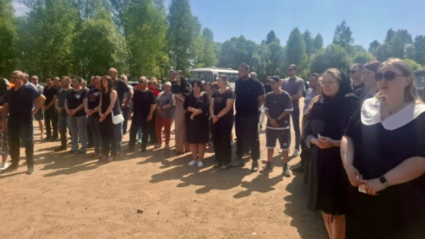 Жители Кимр простились с погибшим в СВО гвардии-сержантом Анатолием Павловым Жители Кимр простились с погибшим в СВО гвардии-сержантом Анатолием Павловым