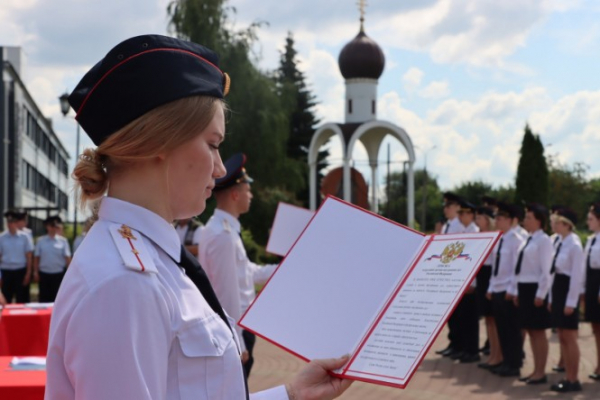 В Твери молодые полицейские приняли присягу В Твери молодые полицейские приняли присягу