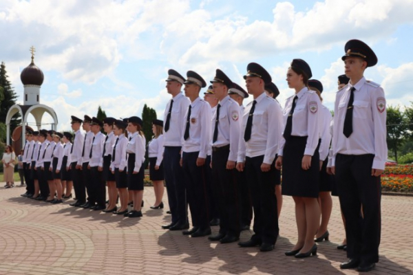 В Твери молодые полицейские приняли присягу В Твери молодые полицейские приняли присягу