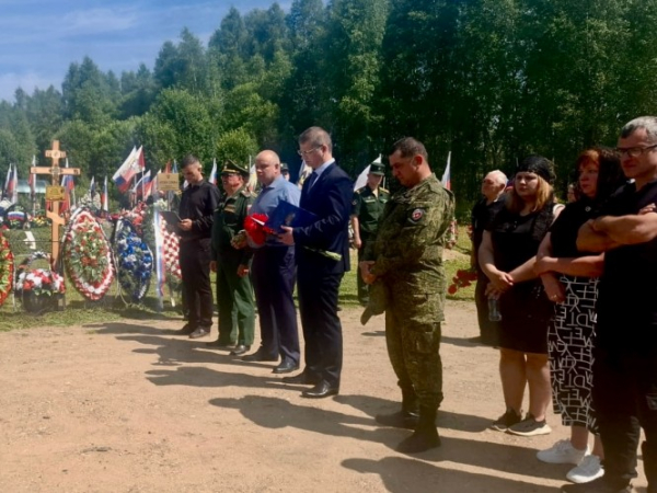 Жители Кимр простились с погибшим в СВО гвардии-сержантом Анатолием Павловым Жители Кимр простились с погибшим в СВО гвардии-сержантом Анатолием Павловым