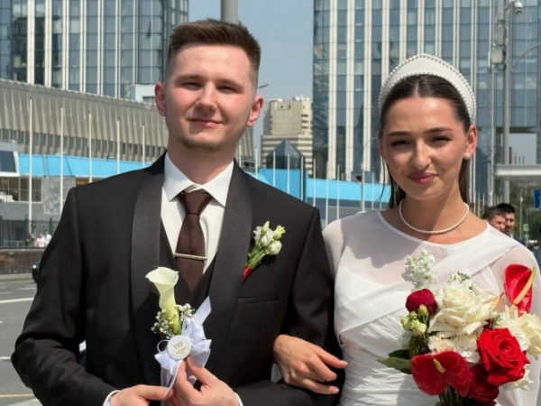 Две пары из Тверской области заключили брак на свадебном фестивале в Москве