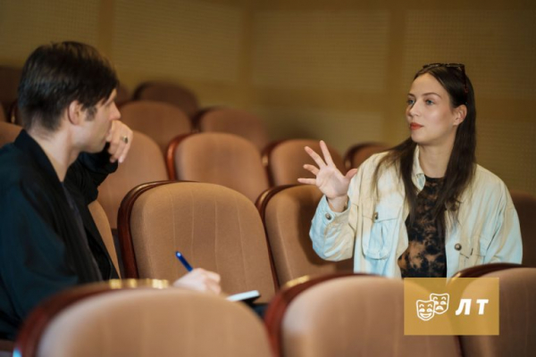«Лицом к театру»: актриса Аполлинария Михайлова рассказала о глубине образа и горных высотах «Лицом к театру»: актриса Аполлинария Михайлова рассказала о глубине образа и горных высотах