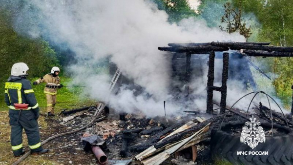 В деревне Белохово Тверской области полностью сгорела баня В деревне Белохово Тверской области полностью сгорела баня