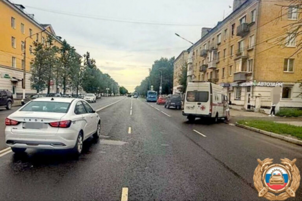 В Твери легковушка сбила перебегавшего дорогу пешехода В Твери легковушка сбила перебегавшего дорогу пешехода