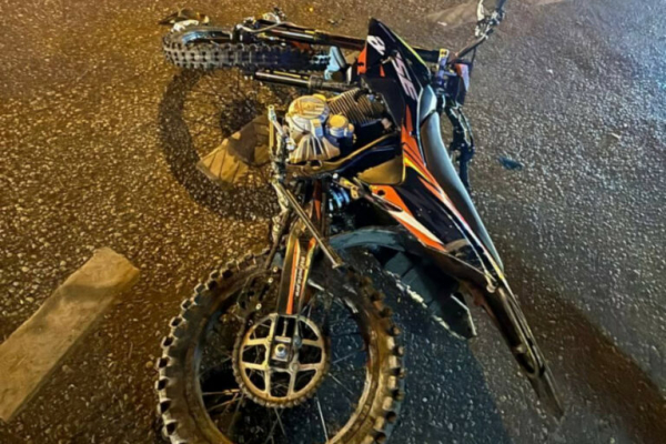 В Твери сбили 16-летнего питбайкера, мчавшего на «красный» В Твери сбили 16-летнего питбайкера, мчавшего на «красный»