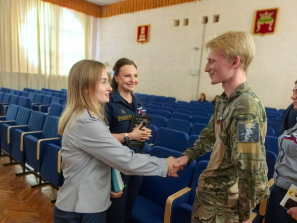 Сотрудники УФСИН России по Тверской области приняли участие в акции "Цвета Родины" Сотрудники УФСИН России по Тверской области приняли участие в акции "Цвета Родины"