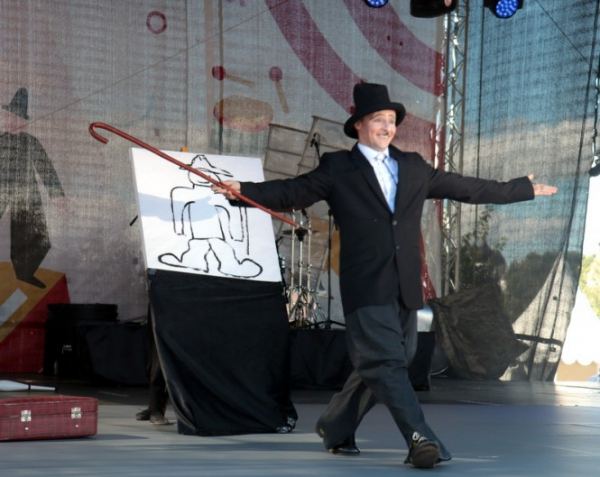 Старица оказалась в центре внимания мировой прессы благодаря "Карандаш-фесту" Старица оказалась в центре внимания мировой прессы благодаря "Карандаш-фесту"