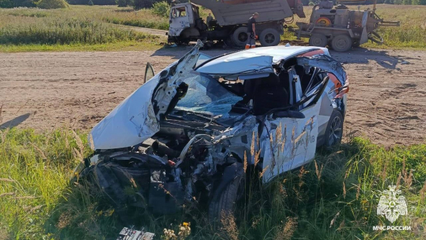 В Тверской области в серьезной аварии с Камазом пострадали четыре человека В Тверской области в серьезной аварии с Камазом пострадали четыре человека