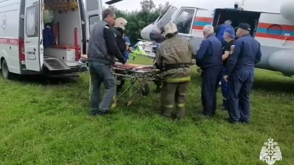 Выпавшего из окна ребенка на вертолете доставили в больницу в Тверь Выпавшего из окна ребенка на вертолете доставили в больницу в Тверь