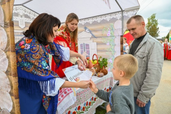 Под Лихославлем отметили карельский праздник урожая "День Кегри" Под Лихославлем отметили карельский праздник урожая "День Кегри"