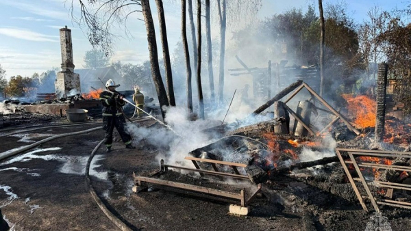 В Ржевском округе огонь уничтожил дачу В Ржевском округе огонь уничтожил дачу