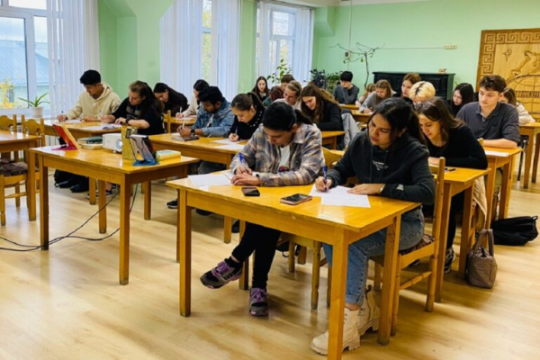 В Твери иностранцы на 13 языках написали произведение русского классика В Твери иностранцы на 13 языках написали произведение русского классика