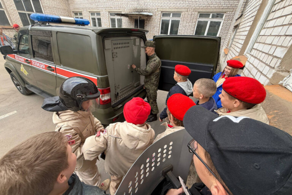 В Твери военная полиция провела урок с юнармейцами В Твери военная полиция провела урок с юнармейцами