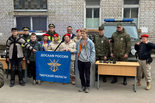 В Твери военная полиция провела урок с юнармейцами В Твери военная полиция провела урок с юнармейцами