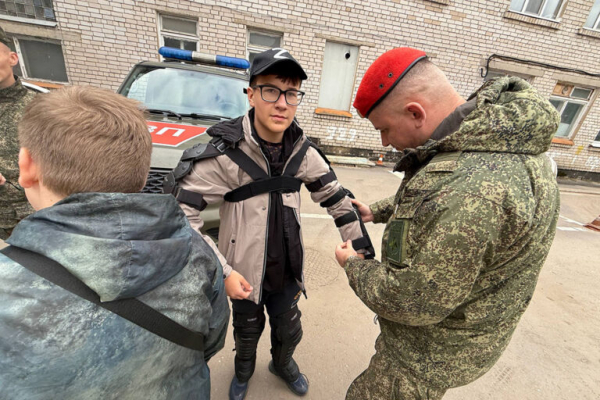 В Твери военная полиция провела урок с юнармейцами В Твери военная полиция провела урок с юнармейцами