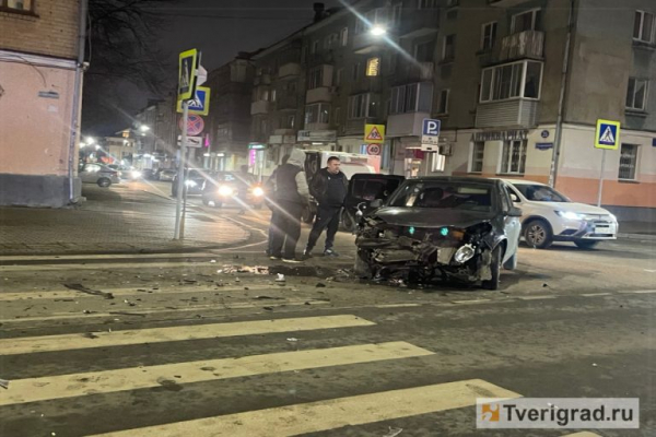 Число пострадавших в массовом ДТП в Твери увеличилось до восьми Число пострадавших в массовом ДТП в Твери увеличилось до восьми