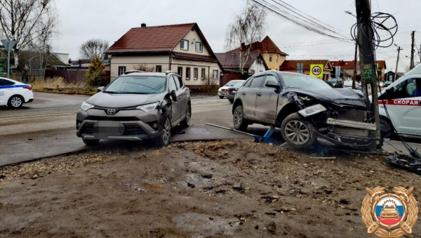 Появилось видео нарушения ПДД женщиной, которая сбила двух детей Появилось видео нарушения ПДД женщиной, которая сбила двух детей