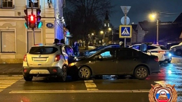 В Твери при ДТП пострадали три человека В Твери при ДТП пострадали три человека