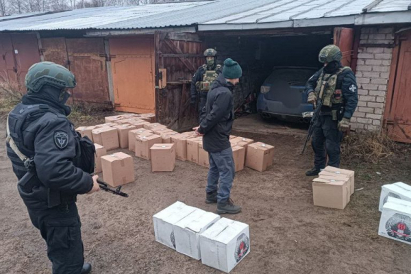 В Тверской области ФСБ и Росгвардия накрыли склад с контрафактным алкоголем В Тверской области ФСБ и Росгвардия накрыли склад с контрафактным алкоголем