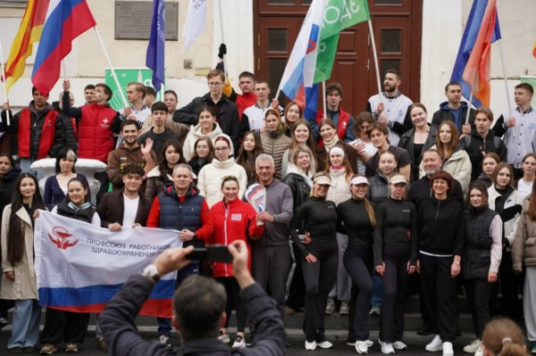 Более 300 студентов-медиков вышли на массовую зарядку Более 300 студентов-медиков вышли на массовую зарядку