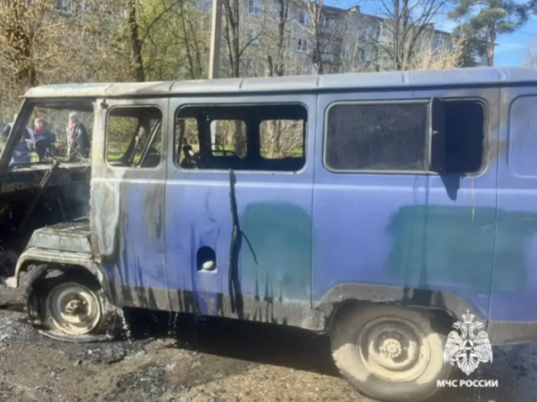 Дело было на дороге: в Тверской области сгорела "буханка"