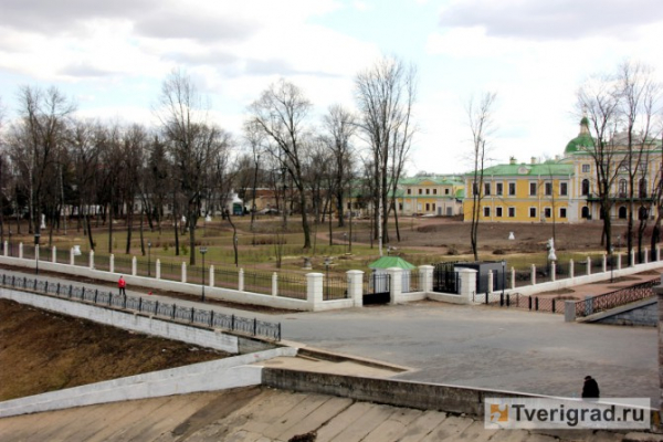 Стало известно, когда тверичане смогут вновь прогуляться по дворцовому саду Стало известно, когда тверичане смогут вновь прогуляться по дворцовому саду