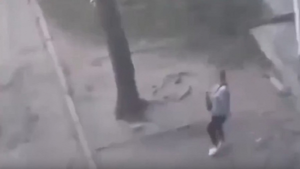 В Твери нашли женщину, буянившую на детской площадке В Твери нашли женщину, буянившую на детской площадке
